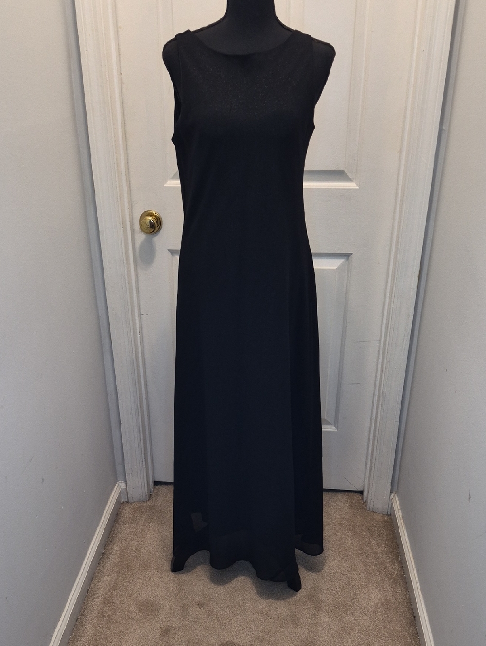 D28- Classic Black Sleeveless Maxi Dress - Elegant Evening Wear - sz 11/12